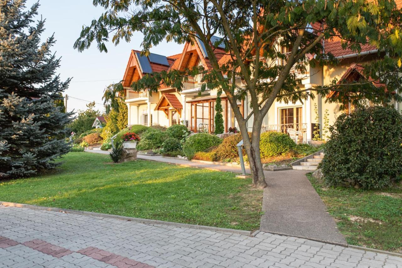 Andrea Wellness Garden 호텔 체르젝토마 외부 사진